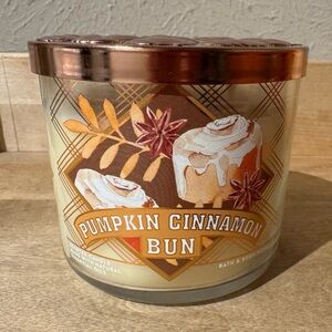 NWT Bath & Body Works Pumpkin Cinnamon Bun 3 Wick Candle